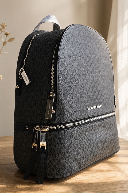 Кожаный чёрный рюкзак Michael Kors 32x27 см