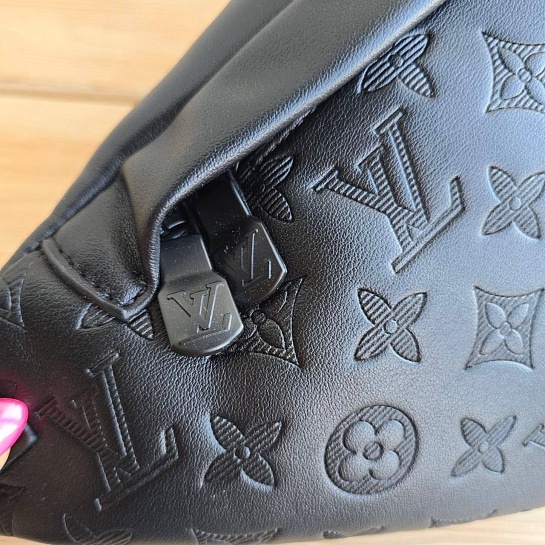 Кожаная сумка на пояс Louis Vuitton Discovery