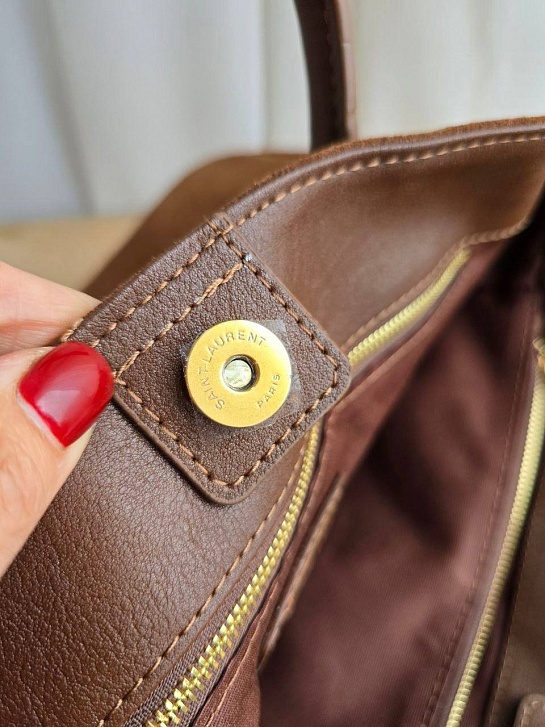 Замшевая сумка Yves Saint Laurent 39x23 см