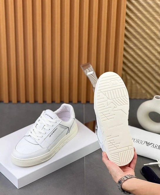 Кожаные кроссовки Emporio Armani белого цвета