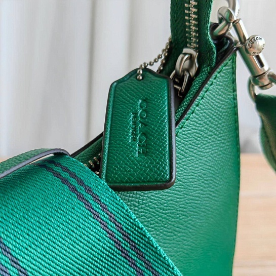 Женская кожаная сумка-хобо Coach 22x14 см (3 расцветки)