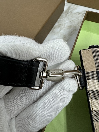 Бежевый клатч Burberry Premium 30x20x1.5 см   