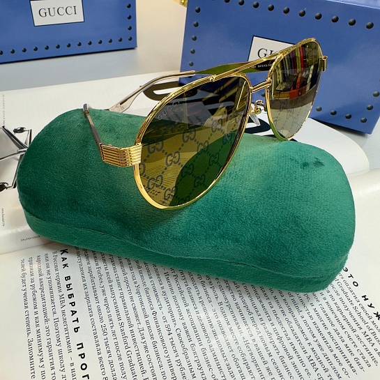 Солнцезащитные очки Gucci GG Monogram