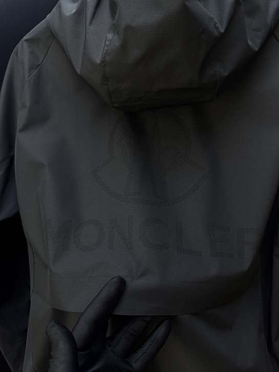 Мужская чёрная ветровка Moncler