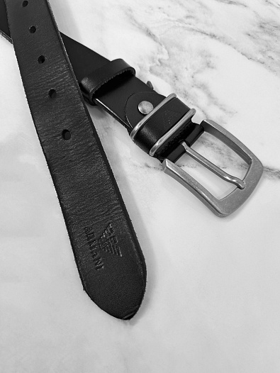 Мужской кожаный ремень Armani чёрного цвета   
