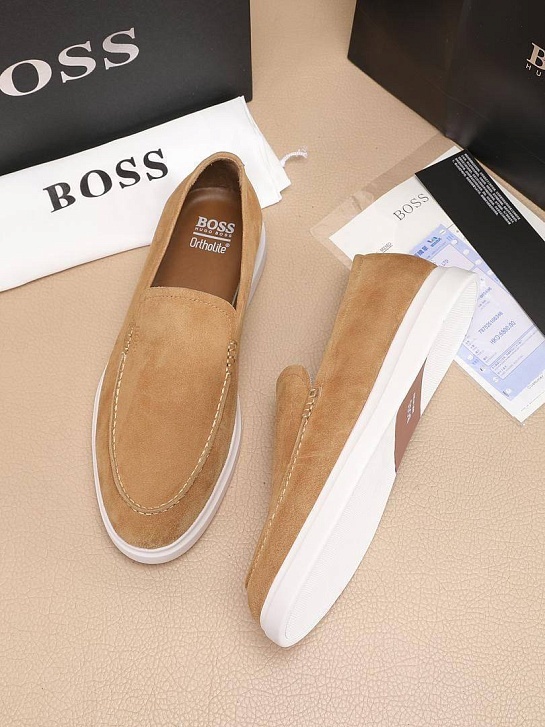 Замшевые лоферы Hugo Boss embossed logo - Beige