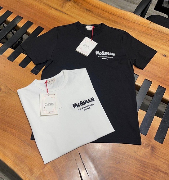 Мужская футболка Alexander McQueen чёрного цвета