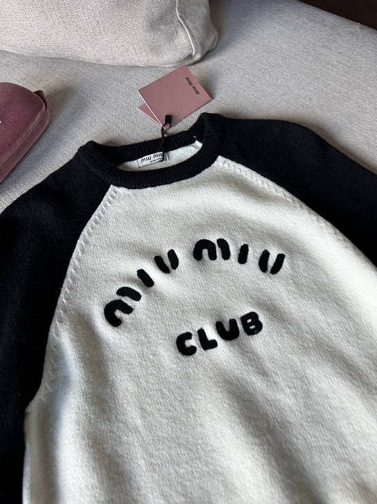 Женский чёрно-белый свитер MIU MIU