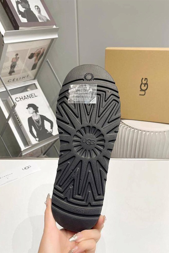 Мужские чёрные ботинки UGG Classic