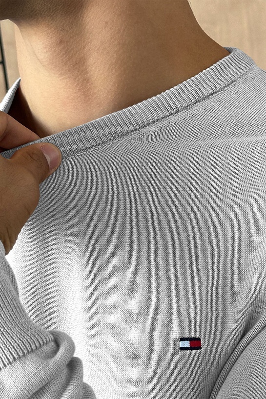 Мужская кофта Tommy Hilfiger светло-серого цвета logo-embroidered