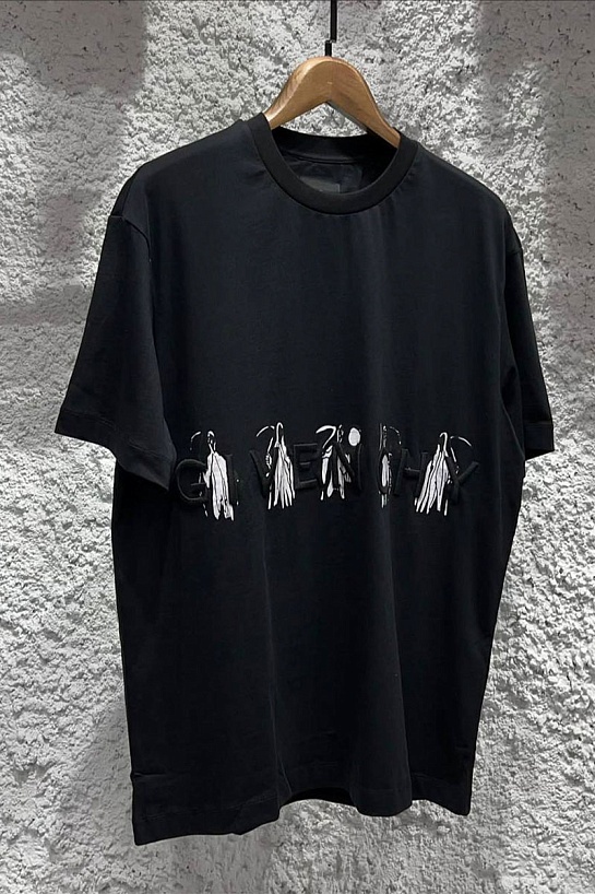 Чёрная оверсайз футболка Givenchy embossed logo