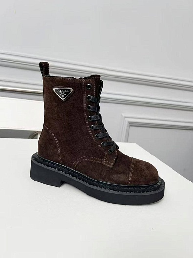Женские замшевые ботинки Prada   