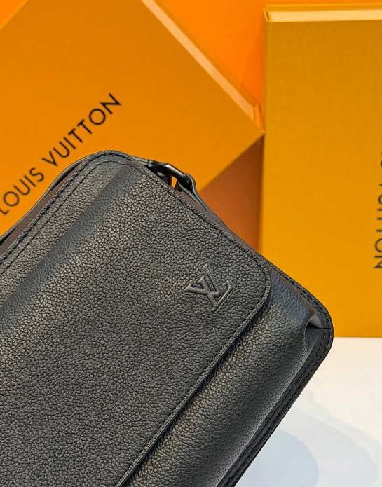 Кожаная сумка Louis Vuitton Boarding Messenger premium 24x18x9 см