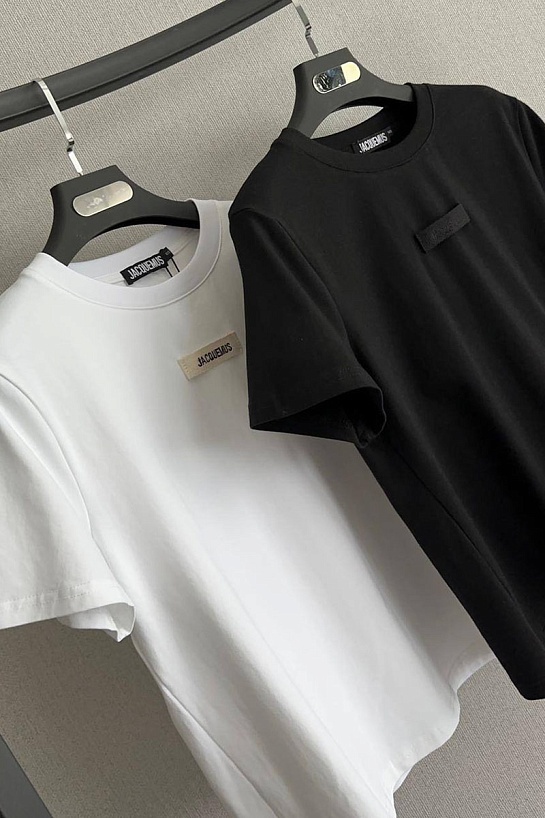Женская футболка Jacquemus чёрного цвета