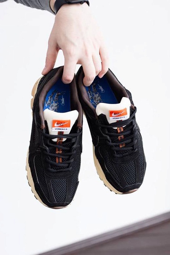 Кроссовки Nike Zoom Vomero 5 