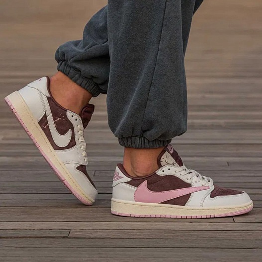 Кроссовки Travis Scott x Nike Air Jordan 1 Low "Pink Oxford"   