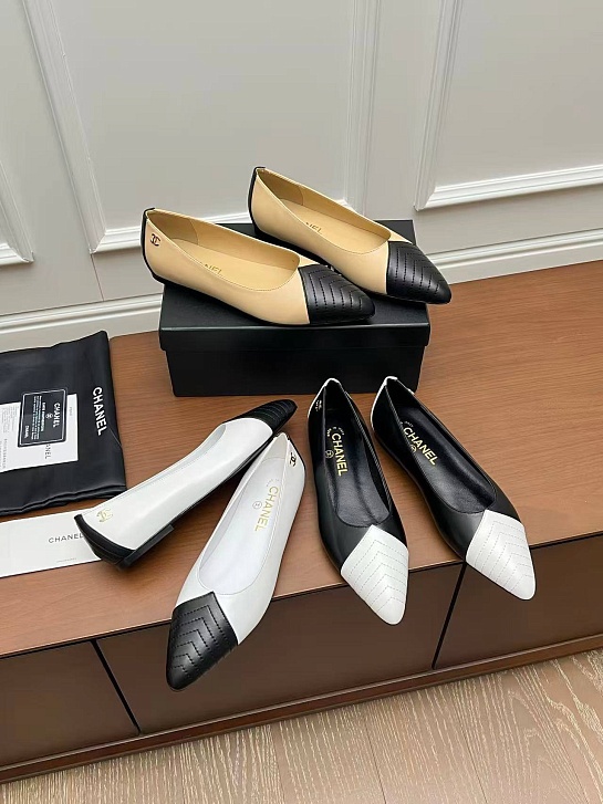 Женские кожаные балетки белого цвета Chanel premium