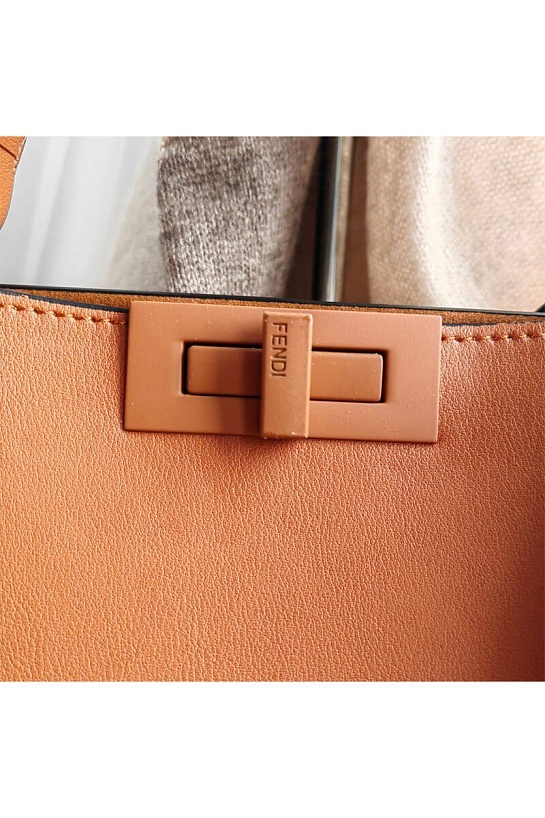 Кожаная сумка Fendi 33x22 см