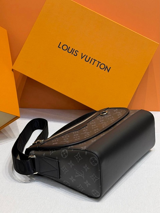 Кожаная сумка Louis Vuitton Courrier Messenger 37x27x12 см