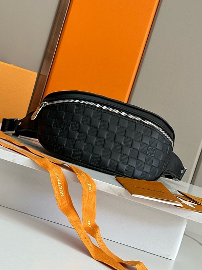 Кожаная сумка на пояс Louis Vuitton Damier Infini Premium 26x13x7 см   