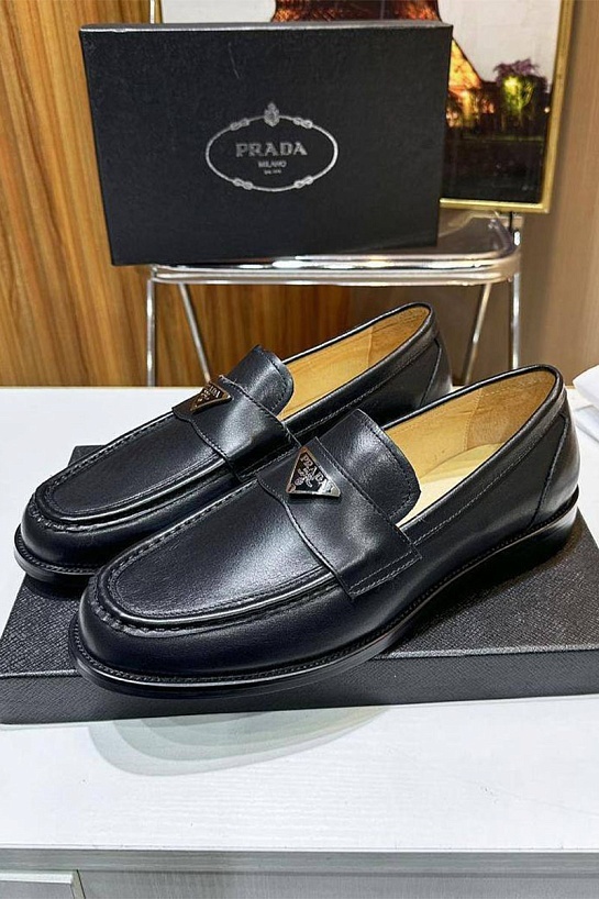 Мужские чёрные лоферы Prada triangle-logo
