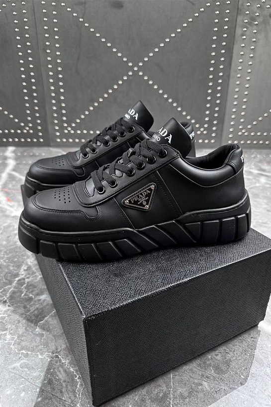 Кожаные кроссовки Prada logo-plaque - Black