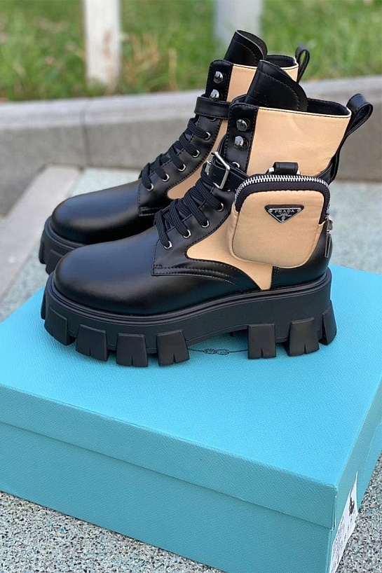 Кожаные женские ботинки Prada - Black / Beige