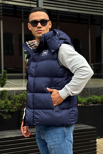 Жилет синего цвета Burberry London England logo-patch   