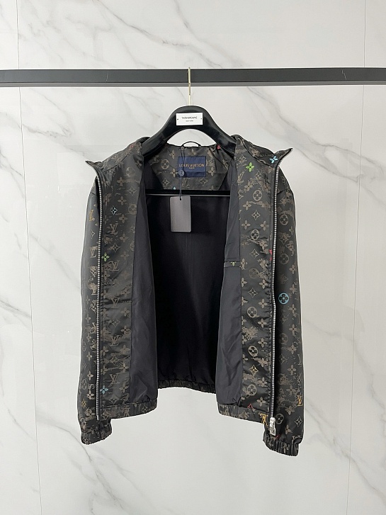 Ветровка коричневого цвета Louis Vuitton Monogram