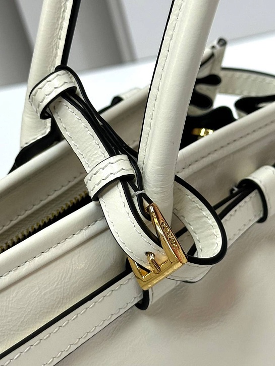 Кожаная белая сумка Prada Naplak Premium 32x15x11 см