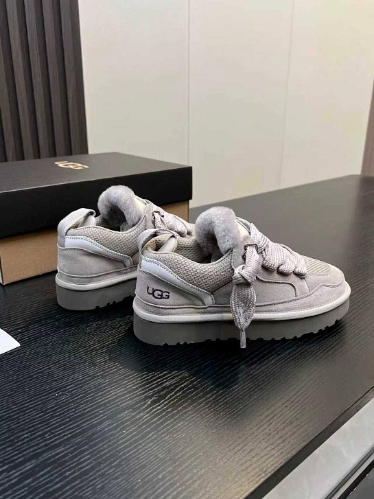 Женские замшевые ботинки UGG Lowmel