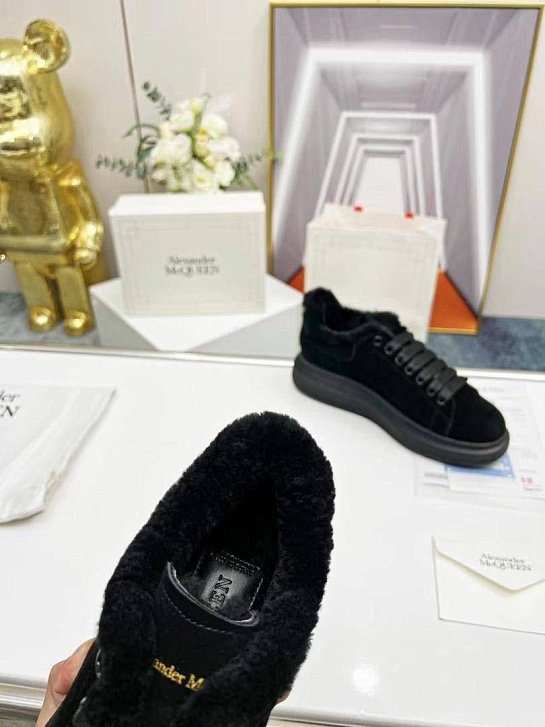 Замшевые кроссовки с мехом Alexander McQueen 