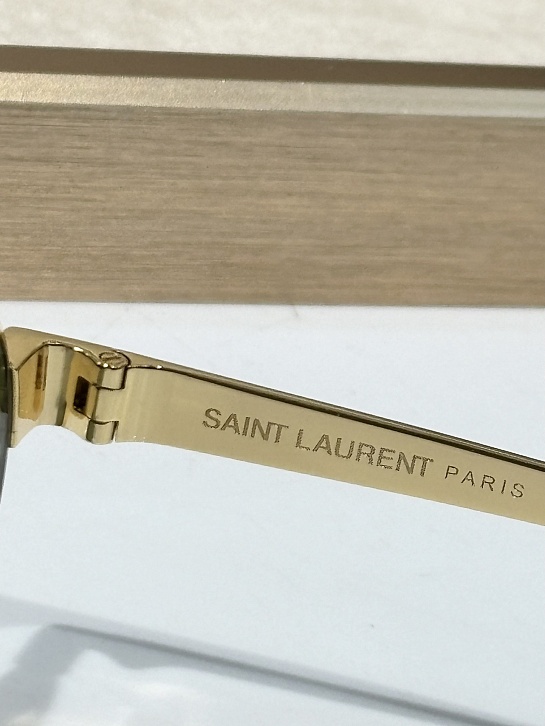 Солнцезащитные очки Yves Saint Laurent Eyewear