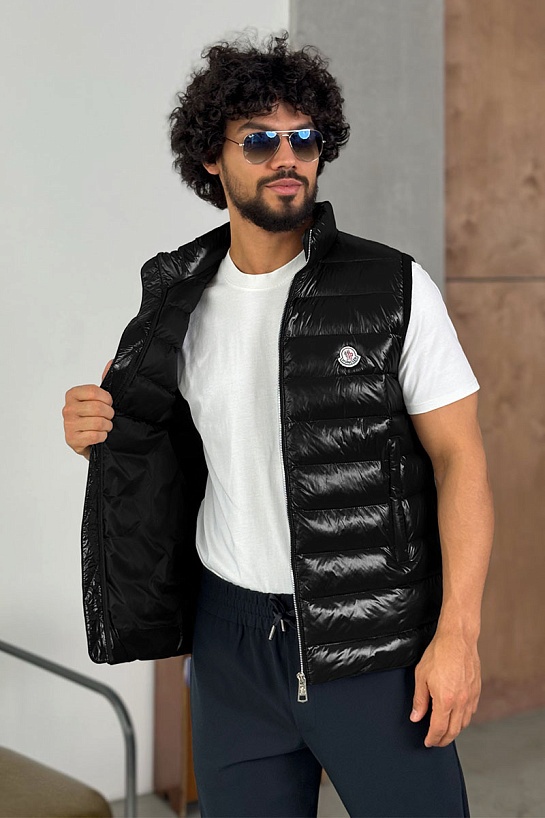 Мужской чёрный жилет Moncler