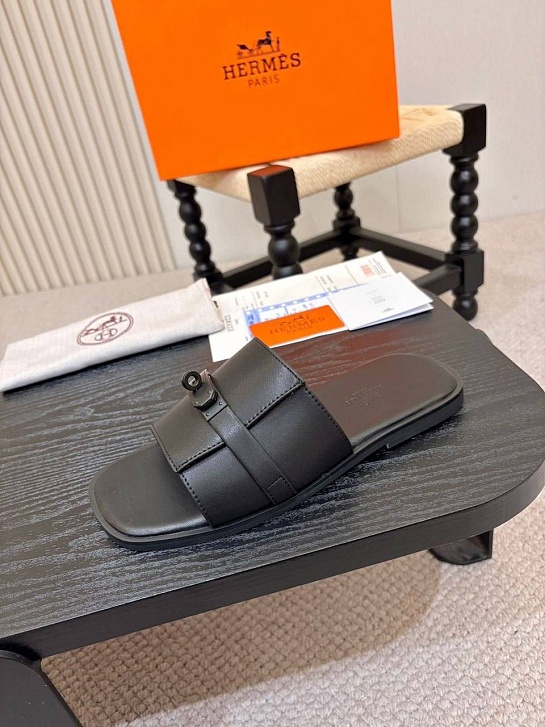Чёрные кожаные шлёпанцы Hermes Gabriel
