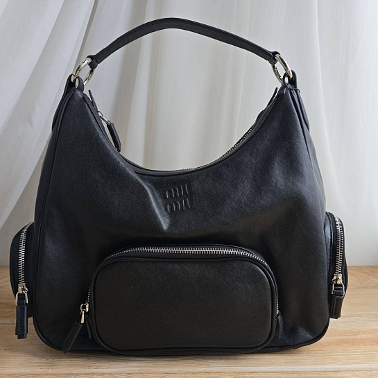 Женская чёрная кожаная сумка MIU MIU 34x23 см