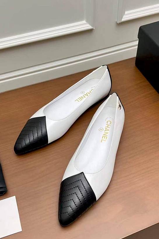 Женские кожаные балетки белого цвета Chanel premium