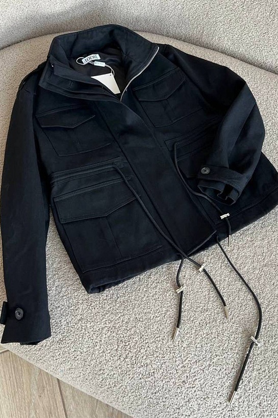 Женская чёрная куртка Loewe