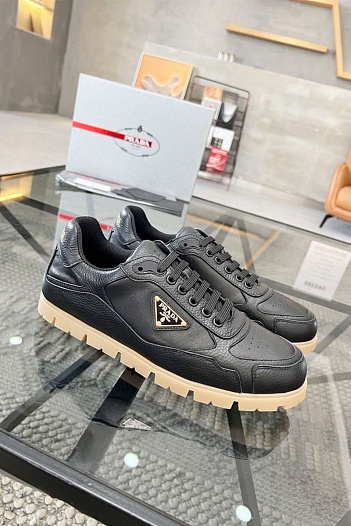 Кожаные кроссовки Prada logo-plaque - Black   