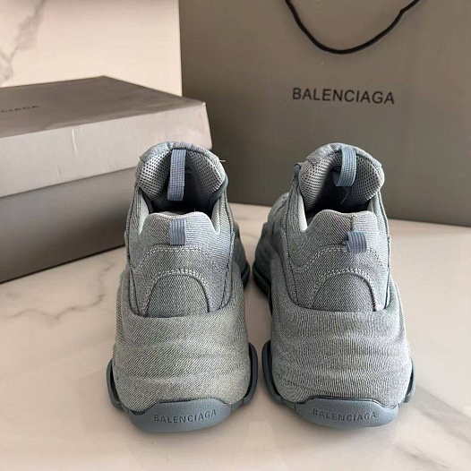 Женские кроссовки Balenciaga Triple S Premium - Grey   