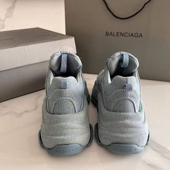 Женские кроссовки Balenciaga Triple S Premium - Grey