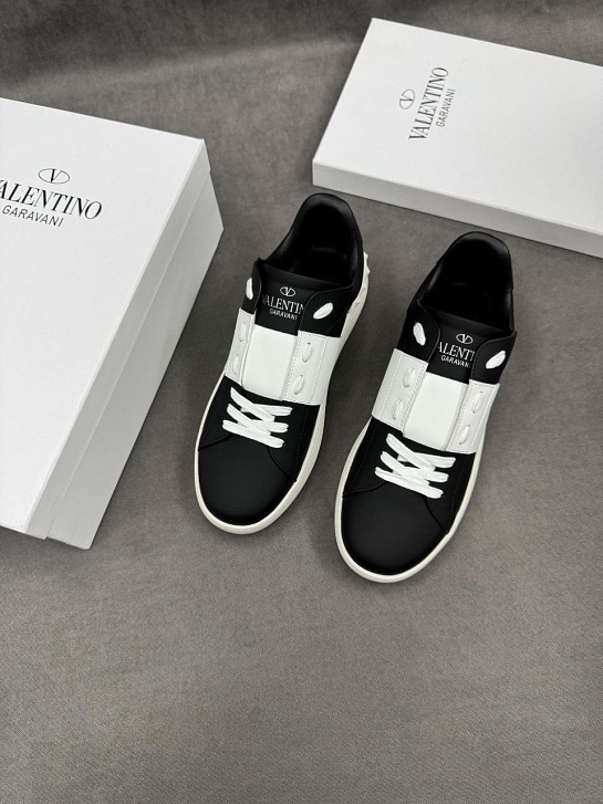 Кожаные кроссовки Valentino Rockstud - Black / White