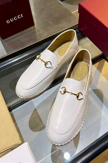 Женские кожаные лоферы Gucci GG Horsebit premium   