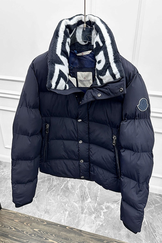 Мужской пуховик Moncler тёмно-синего цвета
