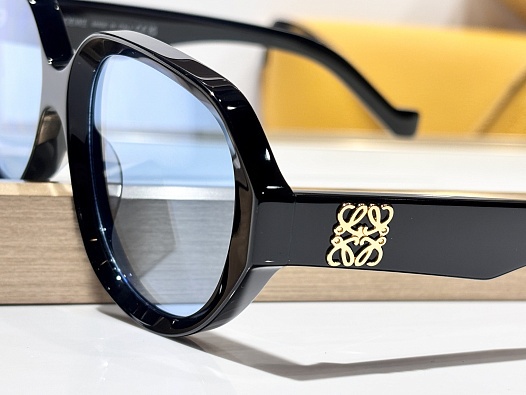 Солнцезащитные очки Loewe Anagram   