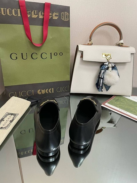 Женские кожаные лоферы Gucci чёрного цвета