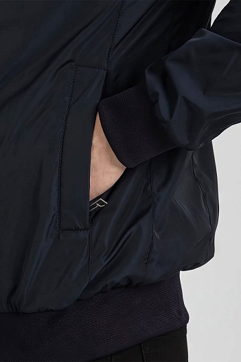 Ветровка тёмно-синего цвета Burberry TB logo-embroidered   