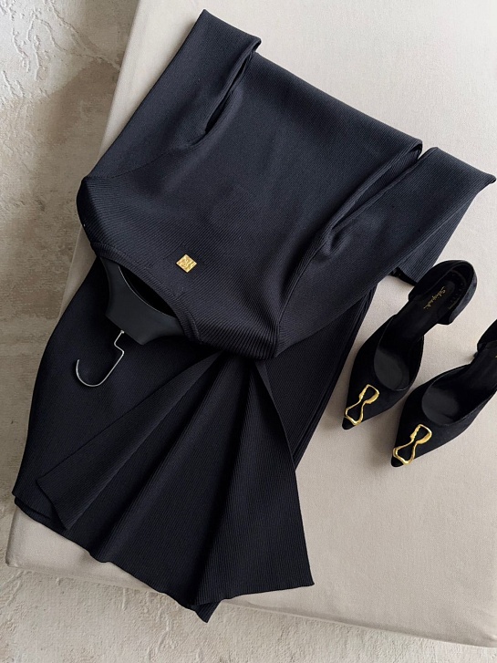 Женское чёрное платье Schiaparelli