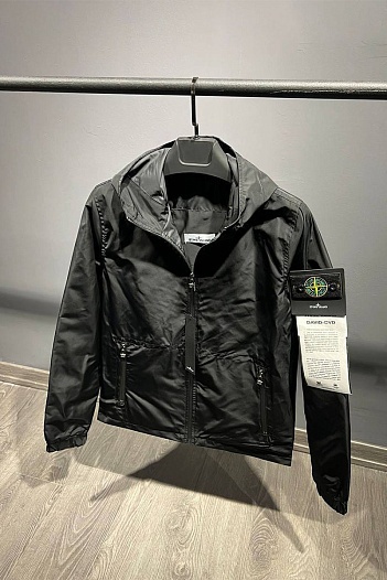 Мужская чёрная ветровка с патчем на плече Stone Island   