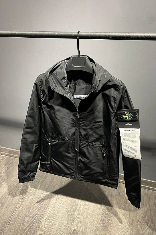 Мужская чёрная ветровка с патчем на плече Stone Island